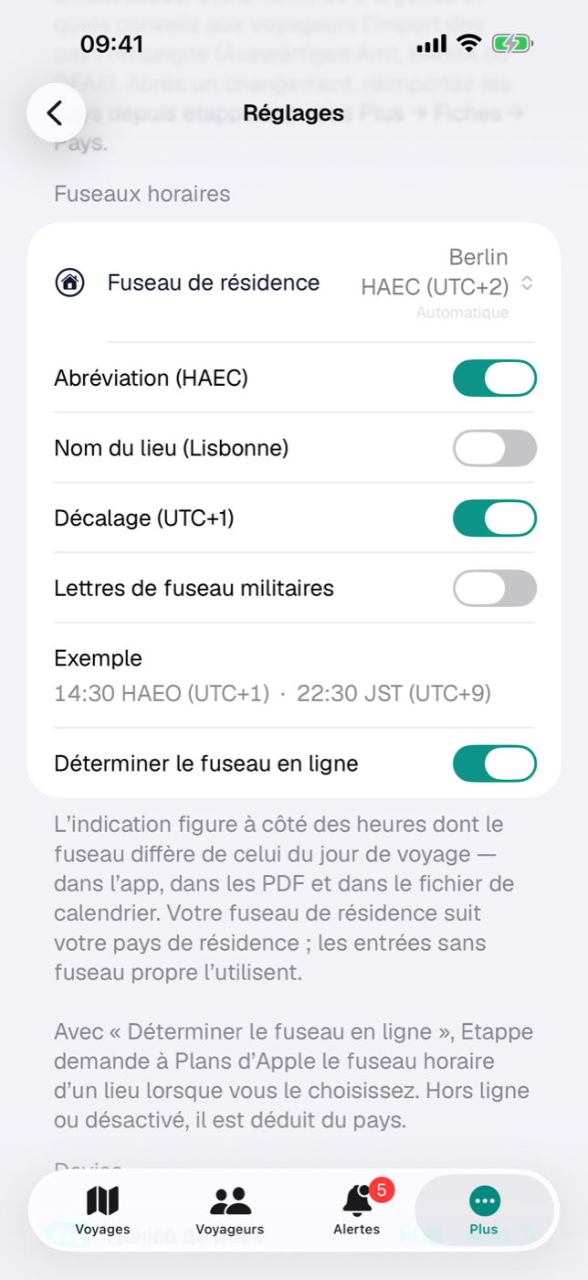 La section « Fuseaux horaires » dans les Réglages avec fuseau de résidence, éléments et exemple